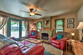 Cozy Home with Media Room Short Walk to Taos Plaza!